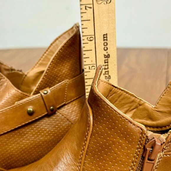 93 Vintage Taupe, Devon Ankle Boots, Vegan Leather, Size 8M - Picture 5 of 8